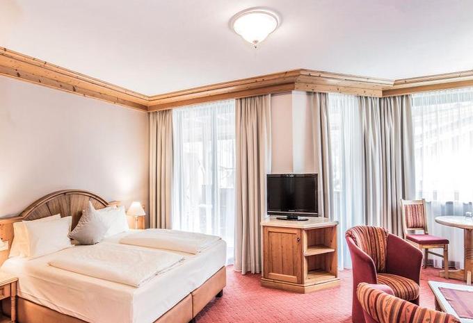 Zimmerbeispiel: Junior Suite Balkon "Residenz"