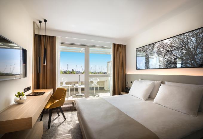 Zimmerbeispiel, Doppelzimmer (DZ) „Superior Balkon B2“