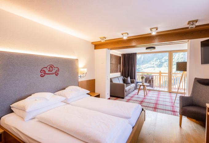 Zimmerbeispiel Doppelzimmer (DZ) „Comfort Balkon/Terrasse Bergblick Sonnenhang“