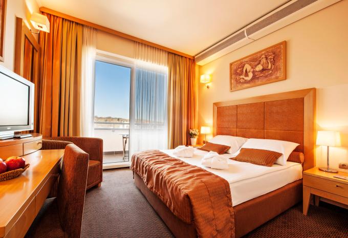 Zimmerbeispiel, Doppelzimmer Economy Balkon "Französisches Bett"