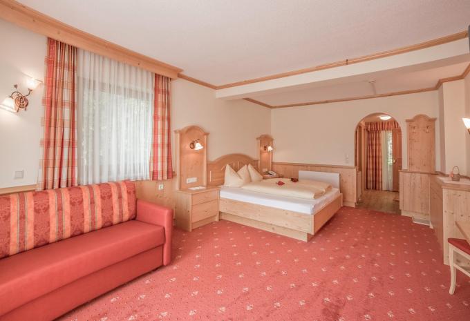 Zimmerbeispiel Doppelzimmer „Comfort Balkon“ Zimmerbeispiel Doppelzimmer „Comfort Balkon“