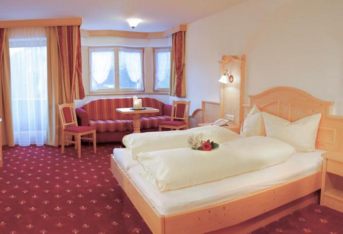 Zimmerbeispiel Doppelzimmer „Standard Balkon“ Zimmerbeispiel Doppelzimmer „Standard Balkon“