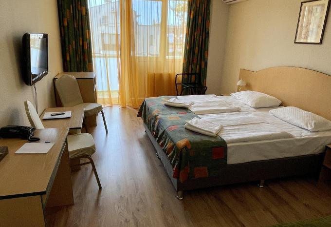 Zimmerbeispiel, Doppelzimmer (DZ) „Standard Balkon Seeblick“