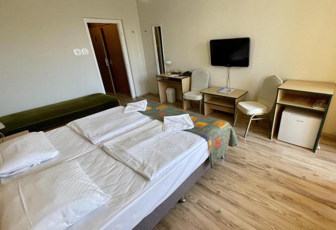 Zimmerbeispiel, Doppelzimmer (DZ) „Standard Balkon Seeblick“