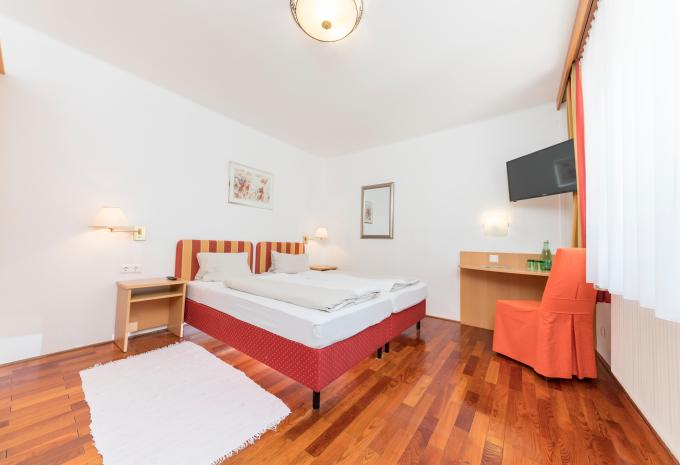 Zimmerbeispiel: Standard Doppelzimmer "Mirnock"