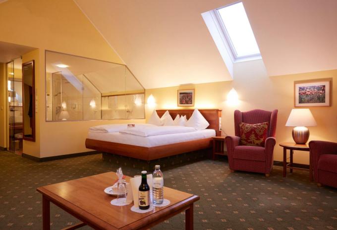 Zimmerbeispiel: Suite Zimmerbeispiel: Suite