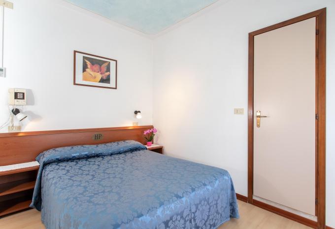 Zimmerbeispiel, Doppelzimmer (DZ) „Standard Balkon“