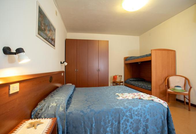 Zimmerbeispiel, Mehrbettzimmer (MBZ) „Standard Balkon“