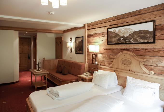 Zimmerbeispiel: Doppelzimmer "Deluxe Gorfenspitze de luxe“ oder "Romantik"