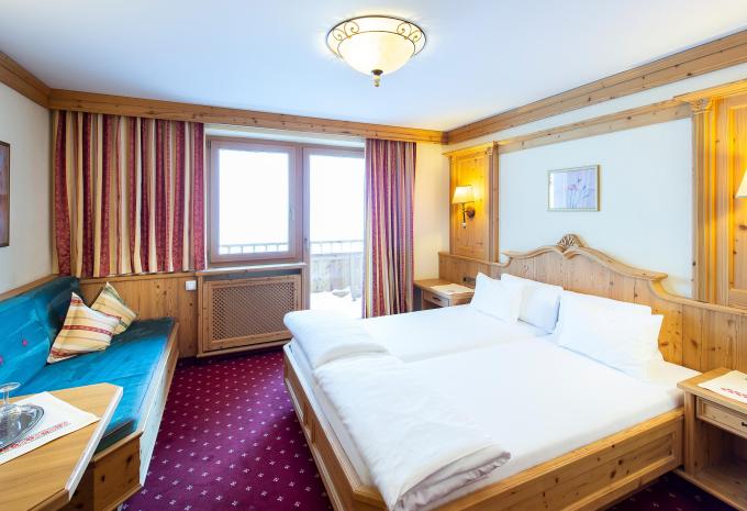 Zimmerbeispiel:  Doppelzimmer Standard "Gorfenspitze"