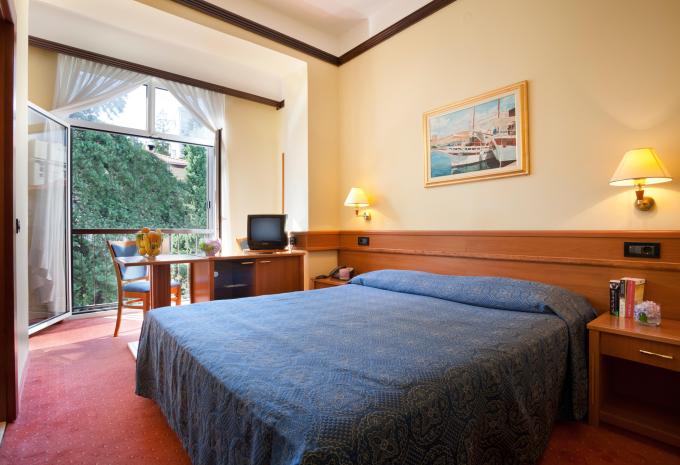 Zimmerbeispiel Doppelzimmer „Superior Straßenblick“