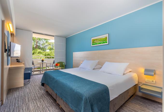 Zimmerbeispiel, Doppelzimmer (DZ) „Superior Parkseite Balkon 2 STTPB“