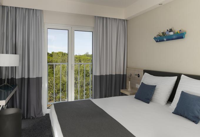 Zimmerbeispiel, Doppelzimmer (DZ) „Standard Parkseite“