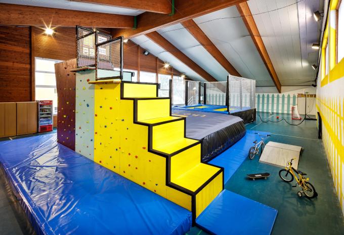Indoorspielplatz "The CAGE"