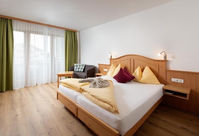 Zimmerbeispiel, Dreibettzimmer Balkon Pinzgau