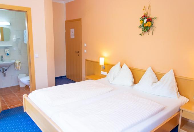 Zimmerbeispiel, Doppelzimmer (DZ) „Balkon“