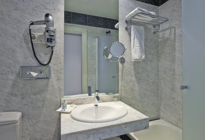 Hotel NH Las Artes / Zimmerbeispiel