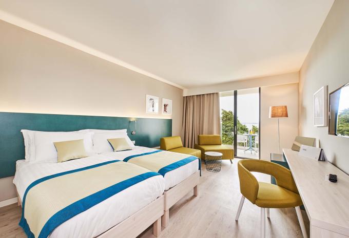 Zimmerbeispiel, Familienzimmer (FZ) „Premium Meerblick F4BM“