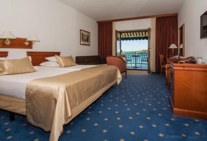 Zimmerbeispiel, Superior Dreibettzimmer Balkon Meerblick