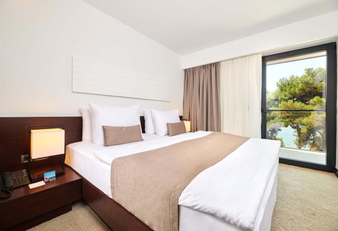 Zimmerbeispiel, Dreibettzimmer (DBZ) „Classic Balkon C3B“