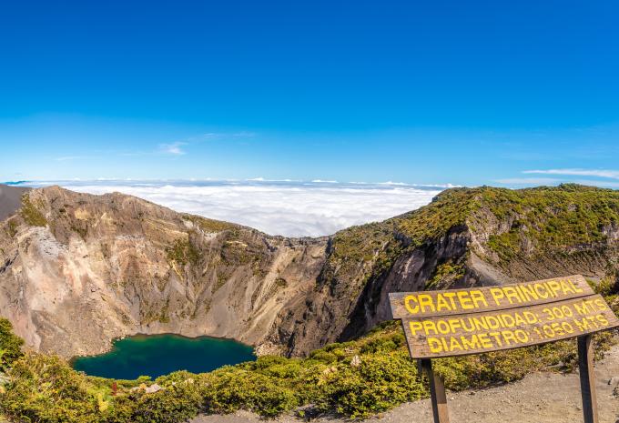 Krater Volcano Irazú