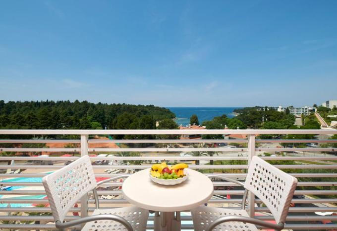 Zimmerbeispiel, Dreibettzimmer (DBZ) „Balkon Meerseite S3BN“