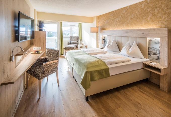 Zimmerbeispiel, Doppelzimmer (DZ) „Balkon Bergblick Nockberge“