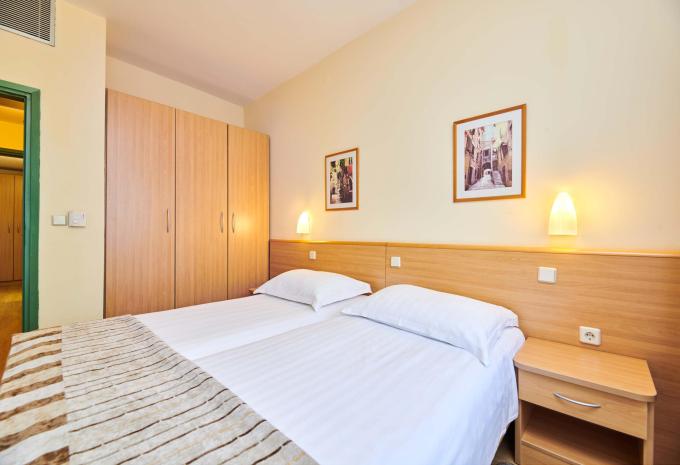 Zimmerbeispiel, Doppelzimmer (DZ) „Classic Balkon Parkblick C2BP“