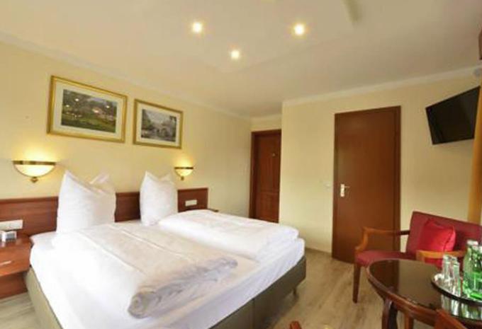 Zimmerbeispiel Doppelzimmer „Standard Balkon“