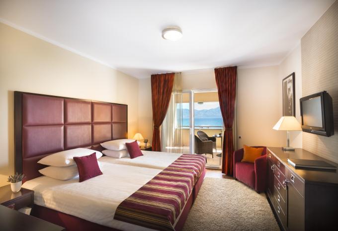 Zimmerbeispiel, Suite (SU) „Meerblick 2+2 Balkon SUAPB“