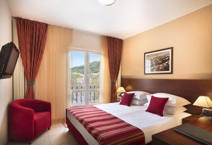 Zimmerbeispiel, Suite (SU) „2+2 Balkon STAPB“