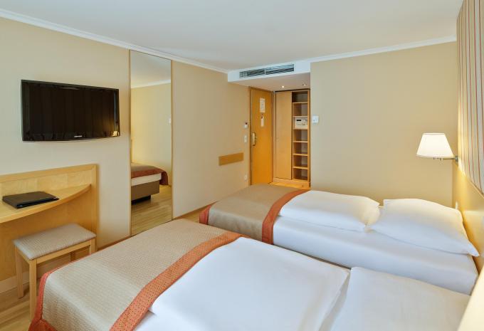 Zimmerbeispiel Dreibettzimmer (DBZ) „Classic“