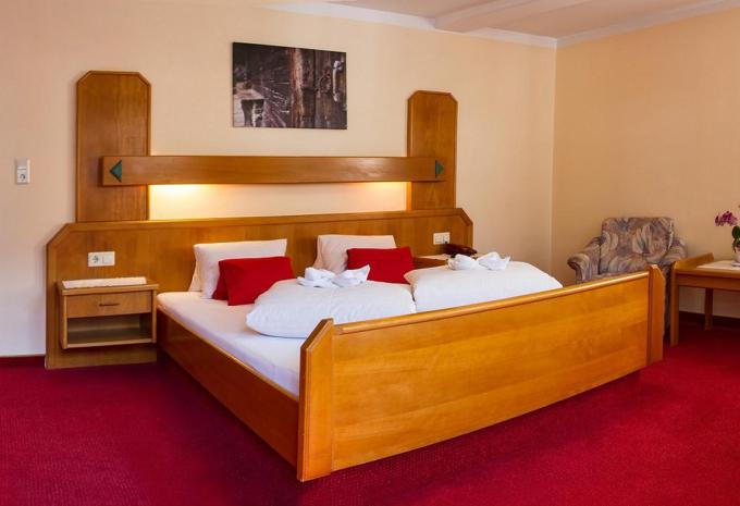 Zimmerbeispiel: Standard Doppelzimmer „Balkon“