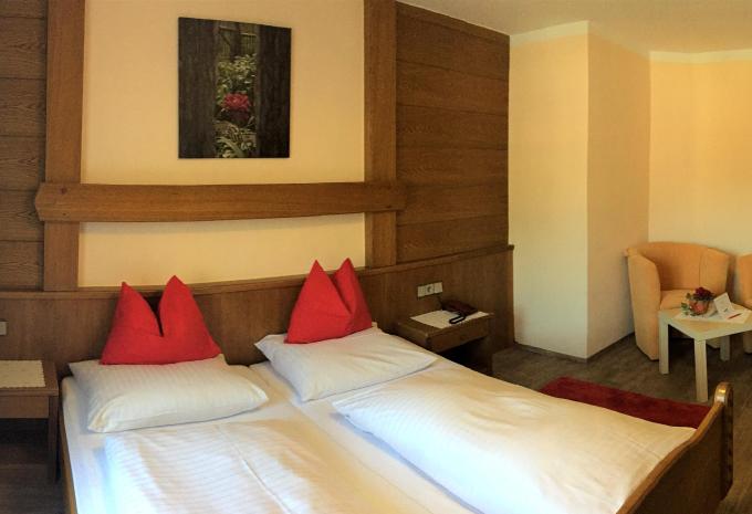 Zimmerbeispiel: Standard Doppelzimmer „Balkon“