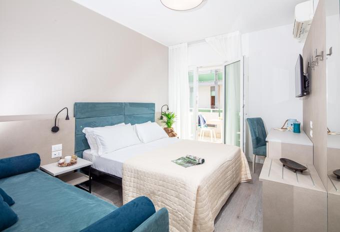 Zimmerbeispiel Doppelzimmer „Superior seitlicher Meerblick“