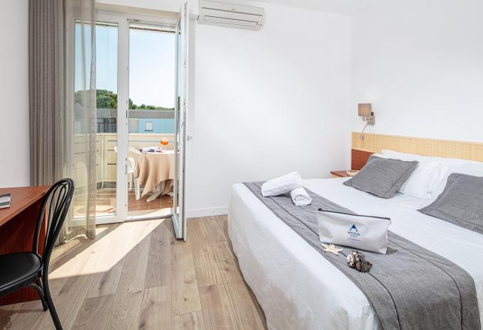 Zimmerbeispiel Doppelzimmer „Balkon“