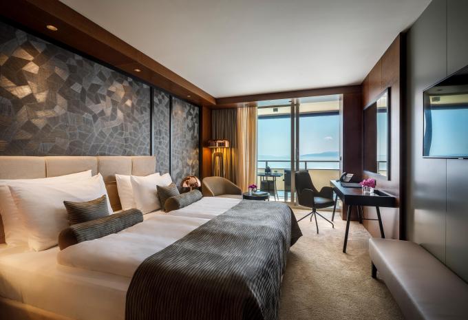 Zimmerbeispiel, Doppelzimmer (DZ) „Superior Balkon Meerblick“