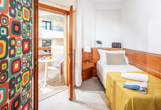 Zimmerbeispiel Einzelzimmer mit Balkon