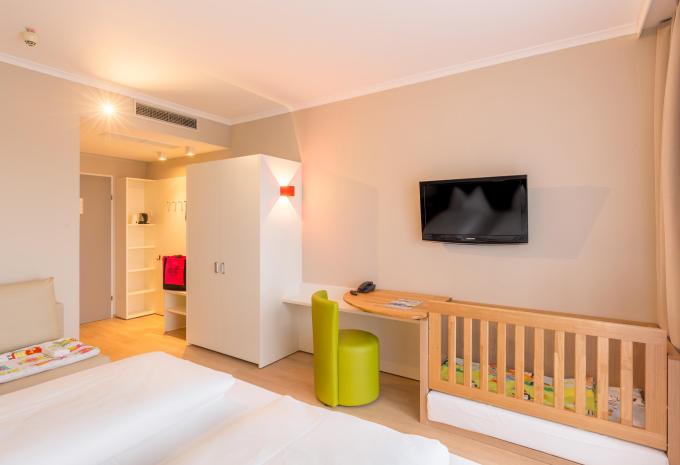 Zimmerbeispiel, Familienzimmer (FZ) „Balkon“