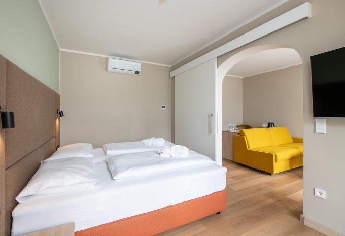 Zimmerbeispiel: Junior Suite Deluxe Balkon "Seeblick"