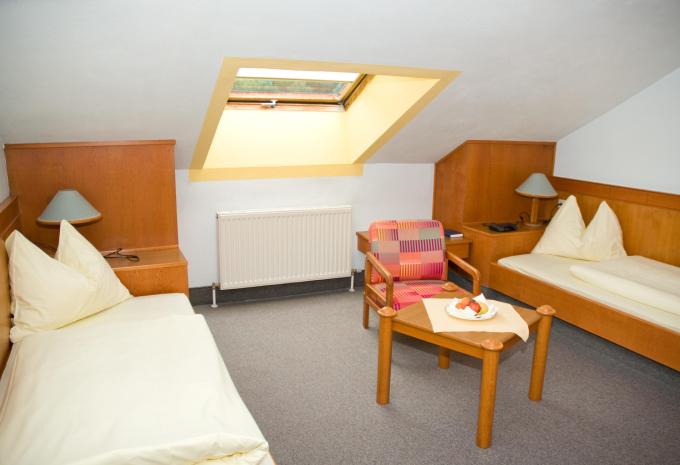 Zimmerbeispiel, Doppelzimmer Mansarde