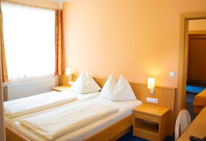 Zimmerbeispiel: Dreibettzimmer Balkon