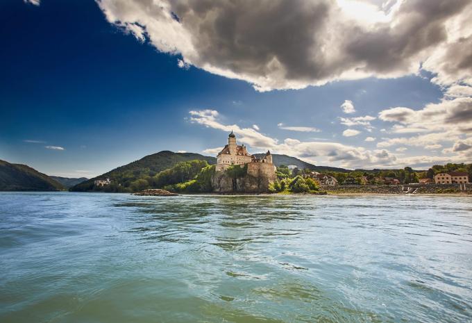 Emmersdorf an der Donau - Wachaubahn und Große Wachauschifffahrt