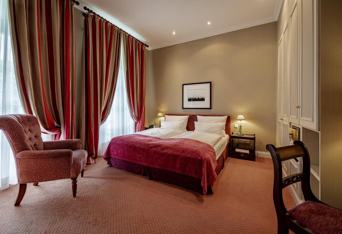 Zimmerbeispiel Doppelzimmer „Deluxe“