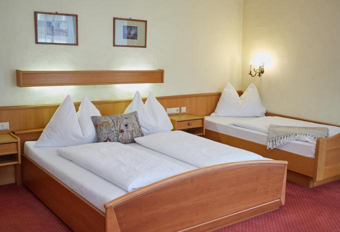 Zimmerbeispiel: Dreibettzimmer