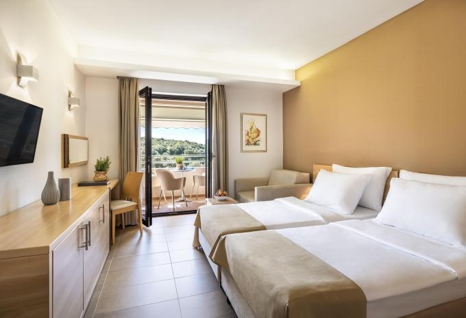 Zimmerbeispiel: DB01 Superior Doppelzimmer Balkon oder Terrasse B21