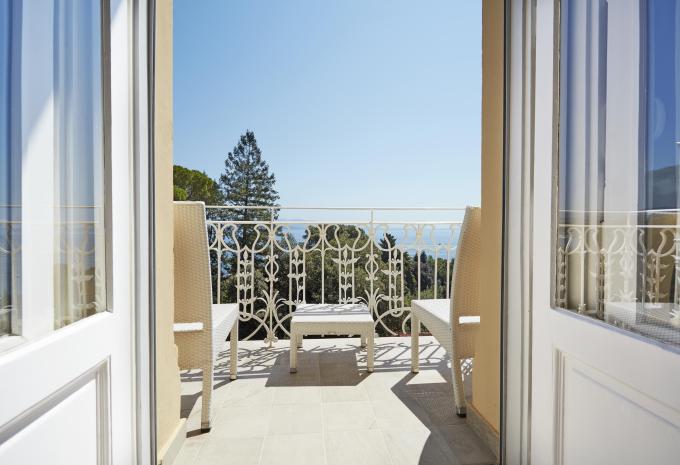 Zimmerbeispiel, DB02 Deluxe Doppelzimmer Balkon Meerblick