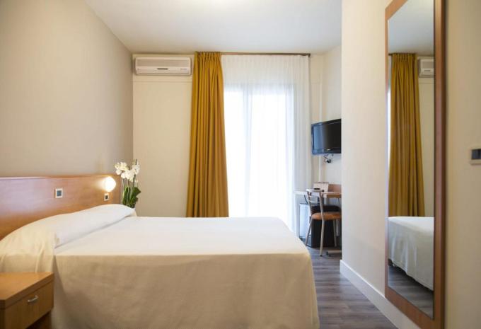 Zimmerbeispiel Doppelzimmer Standard mit Balkon