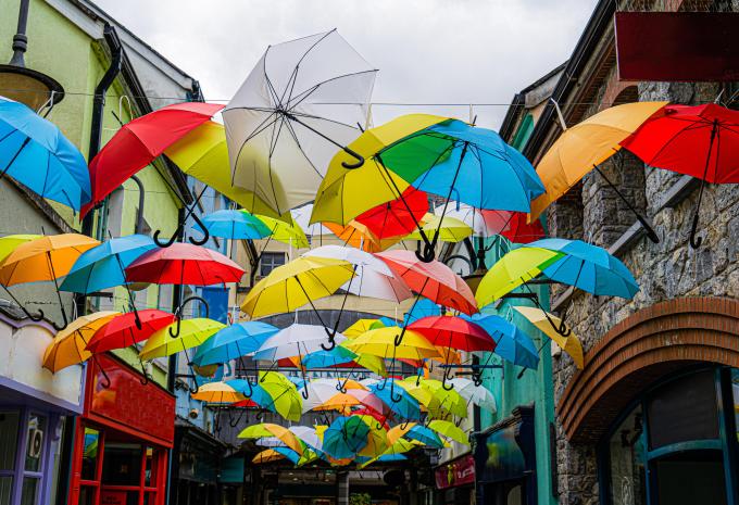 geschmückte Einkaufsstraße in Kilkenny