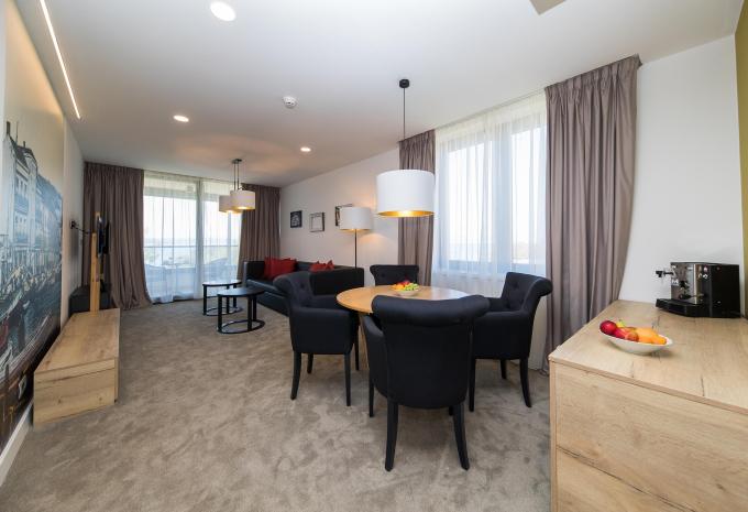 Zimmerbeispiel, Superior Suite Balkon Meerseite